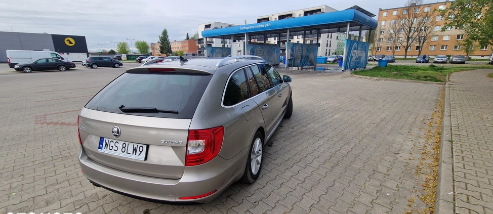 Skoda Superb cena 38500 przebieg: 247873, rok produkcji 2013 z Łowicz małe 56